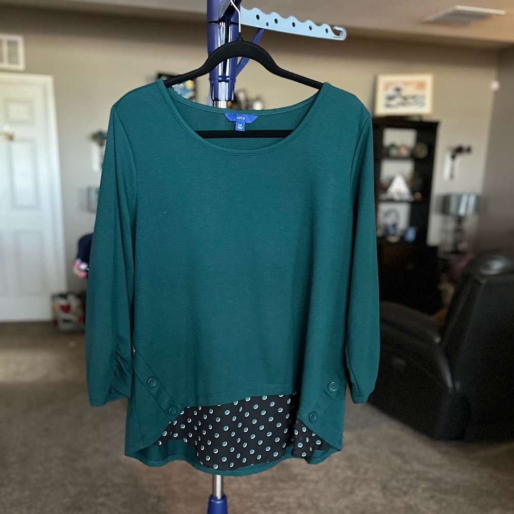 Apt 9 green with polkadot bottom with button decoration on sides. Size XXL